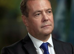 Медведев: «Маятник Трампа качнулся в войну» — США назвали противником России