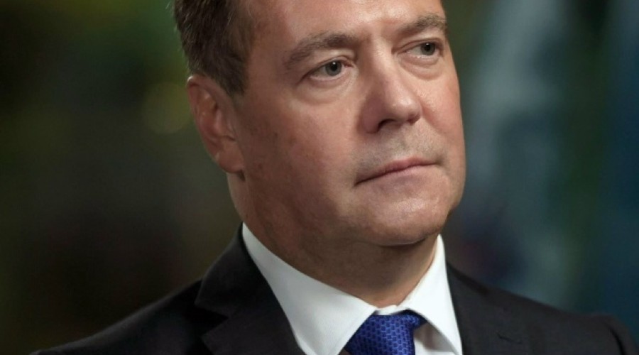 Медведев: «Маятник Трампа качнулся в войну» — США назвали противником России