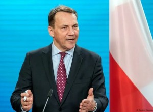 Сикорский назвал гарантии безопасности Украины пустыми и предостерёг от войны с Россией