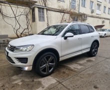 Volkswagen Touareg 4.1 TDI V8, 400 л.с., пневмо подвеска, R-Line, полный пакет ассистентов