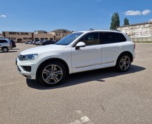 Volkswagen Touareg 4.1 TDI V8, 400 л.с., пневмо подвеска, R-Line, полный пакет ассистентов