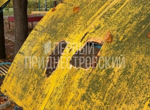 Подростки разгромили парк «Победа»: сломаны карусель и беседка