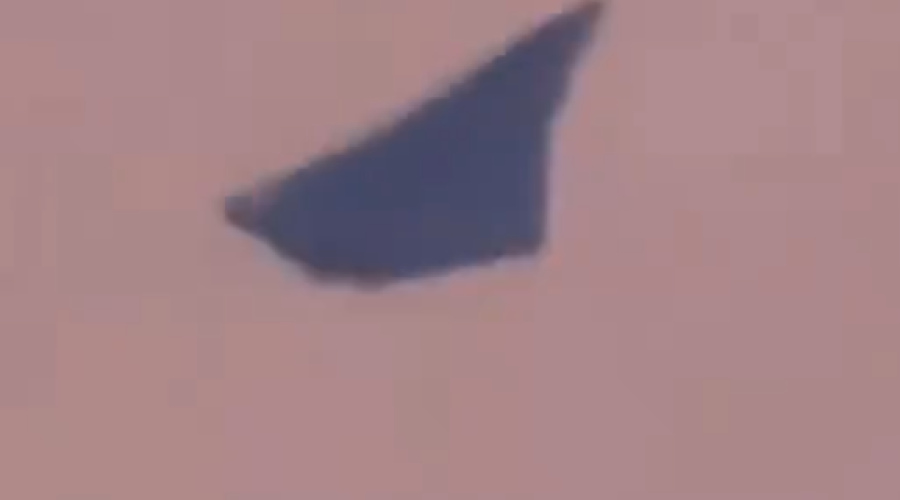 Китайский истребитель 6-го поколения J-36: уникальная конструкция и трёхдвигательная схема