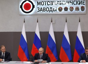 Путин осмотрел новейшие образцы вооружений на «Мотовилихинских заводах» в Перми