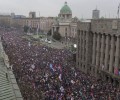 Миллионы протестующих в Белграде требуют справедливости за трагедию в Нови-Саде