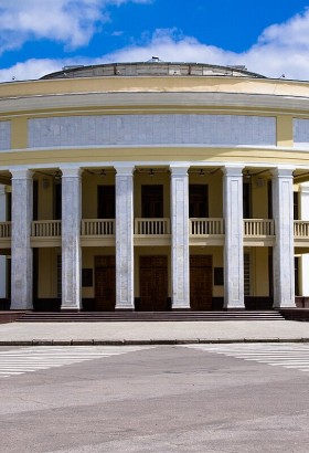 Спектакли в гос. театре драмы и комедии имени Н.С. Аронецкой