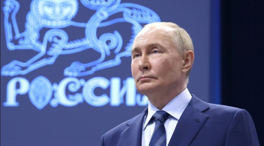 Президент поздравил военнослужащих и ветеранов с Днём Сухопутных войск