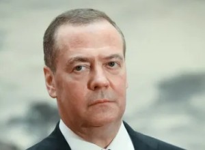 Медведев: мигранты должны работать строго по договору и уезжать вовремя