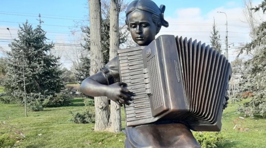 Александра Пахмутова: памятник юной музыкантше в героическом Сталинграде