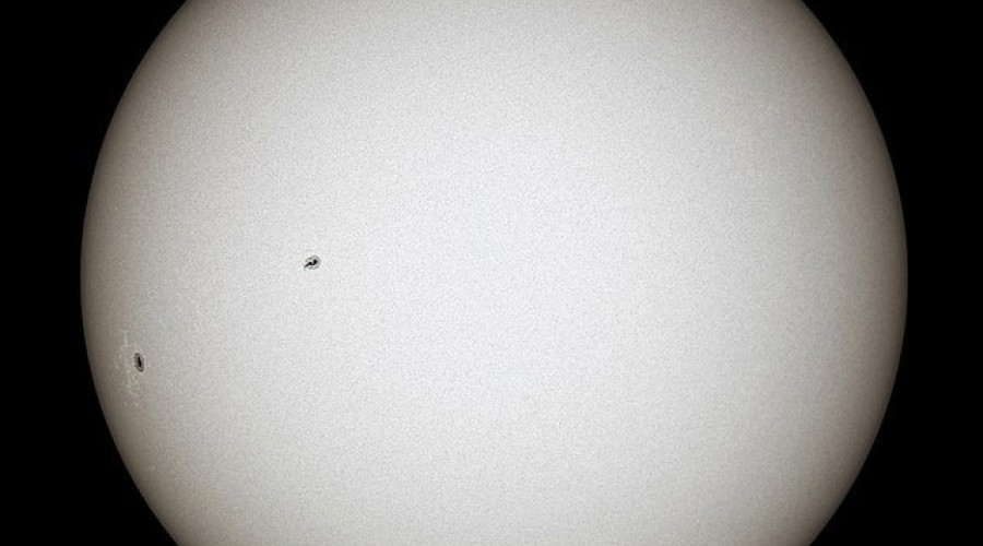 Какого цвета Солнце на самом деле — белое или жёлтое?