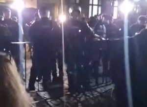 Протесты в Румынии: полиция сдержала митингующих у ЦИК (видео)