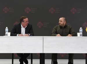 Министр обороны Германии: Конфликт в Украине достиг критической точки