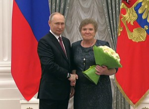 Путин предложил единую систему оплаты труда учителей по всей России
