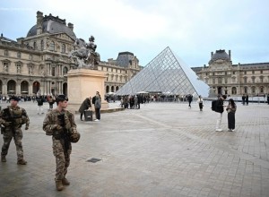 Украденные из Лувра драгоценности пытались продать через даркнет