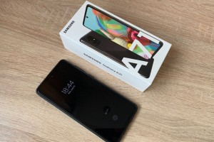 Samsung Galaxy A71 — отличное состояние, VoLTE, полный комплект + чехлы