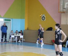 В Слободзее прошёл волейбольный турнир ко Дню учителя: победила команда ПГУ