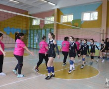В Слободзее прошёл волейбольный турнир ко Дню учителя: победила команда ПГУ