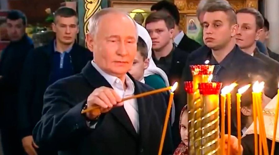 Путин принял участие в рождественской службе на Поклонной горе