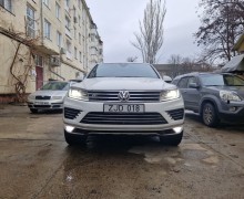 Volkswagen Touareg 4.1 TDI V8, 400 л.с., пневмо подвеска, R-Line, полный пакет ассистентов