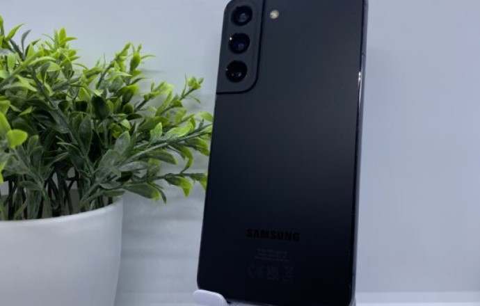 Samsung Galaxy S22 256/8 GB — отличное состояние, обмен и рассрочка