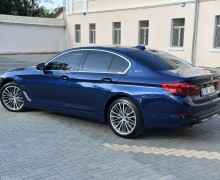 BMW 530e G30 2018 плагин-гибрид – идеальное состояние
