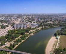 Городская набережная в центре Тирасполя