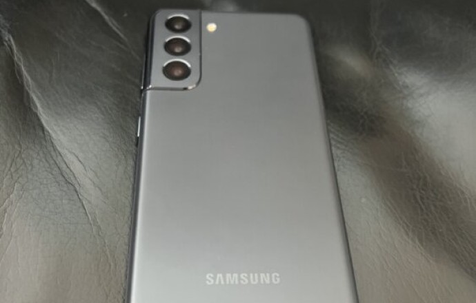 Samsung Galaxy S21 128 ГБ — мощный смартфон в хорошем состоянии