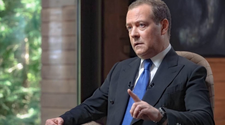 Медведев: Путин — лидер, переговоры по Украине возможны