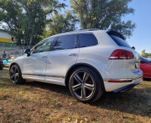 Volkswagen Touareg 4.1 TDI V8, 400 л.с., пневмо подвеска, R-Line, полный пакет ассистентов