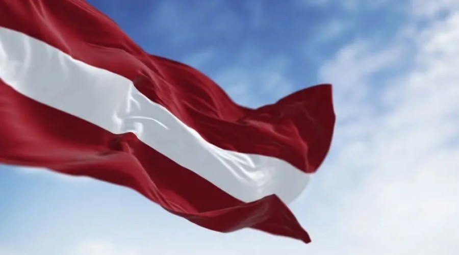 Въезд в Латвию через границу с Россией и Белоруссией стал платным: введена электронная очередь