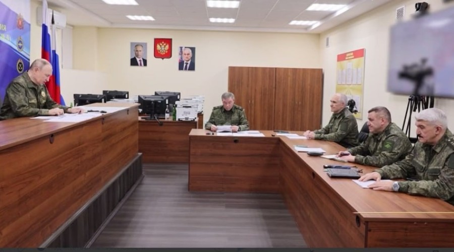 Путин заслушал доклады о окружениях и поручил обеспечить сдачу в плен