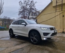 Volkswagen Touareg 4.1 TDI V8, 400 л.с., пневмо подвеска, R-Line, полный пакет ассистентов