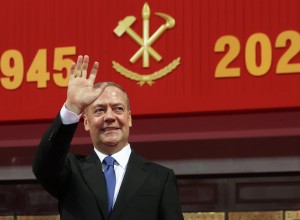 Медведев поблагодарил Ким Чен Ына за поддержку России и героизм бойцов КНДР