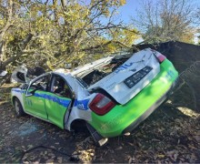 В Карагаше разбилась машина ДПС: один инспектор погиб, второй в реанимации