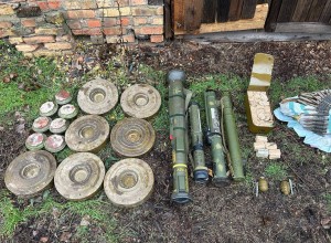 Росгвардия в Запорожской области обнаружила тайник с оружием НАТО и боеприпасами