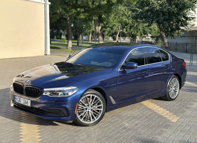 BMW 530e G30 2018 плагин-гибрид – идеальное состояние