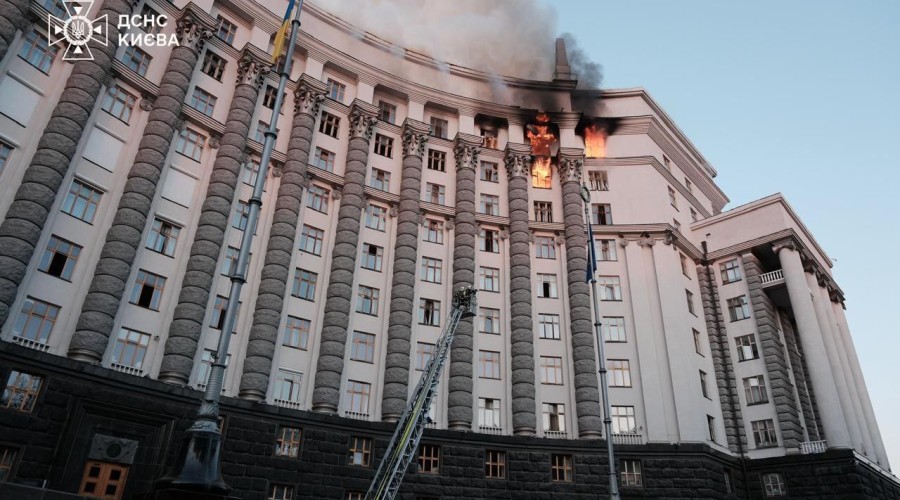 Удар по Кабмину в Киеве и атаки по военным объектам по всей Украине