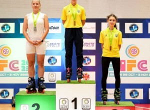 Украинки сфотографировались с россиянкой на чемпионате Европы по роллер-спорту