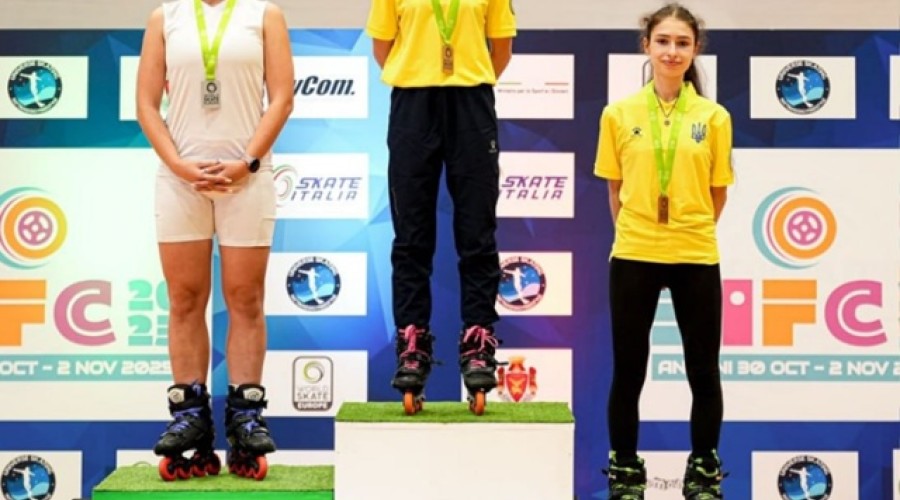 Украинки сфотографировались с россиянкой на чемпионате Европы по роллер-спорту