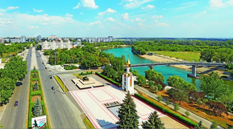 В Приднестровье высадили тысячи деревьев и 15 тысяч кустов роз