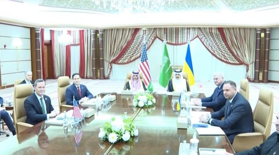 В Саудовской Аравии начались переговоры Украины и США, Арестович обвиняет Зеленского в очередном «котле» для ВСУ.