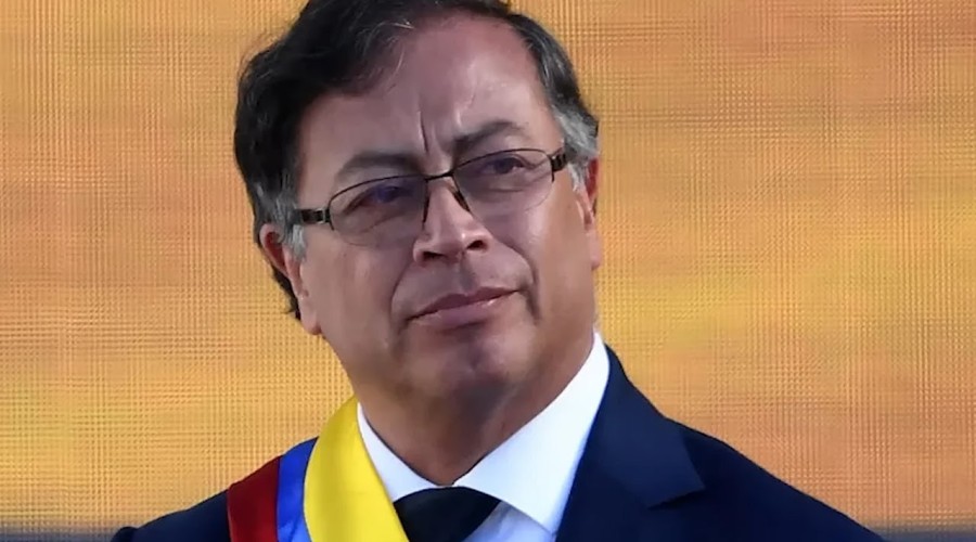 Петро: президент США Трамп хочет быть королём и контролировать нефть