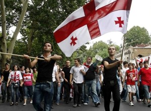 Массовые протесты в Грузии: демонстранты штурмуют президентский дворец Орбелиани (видео)