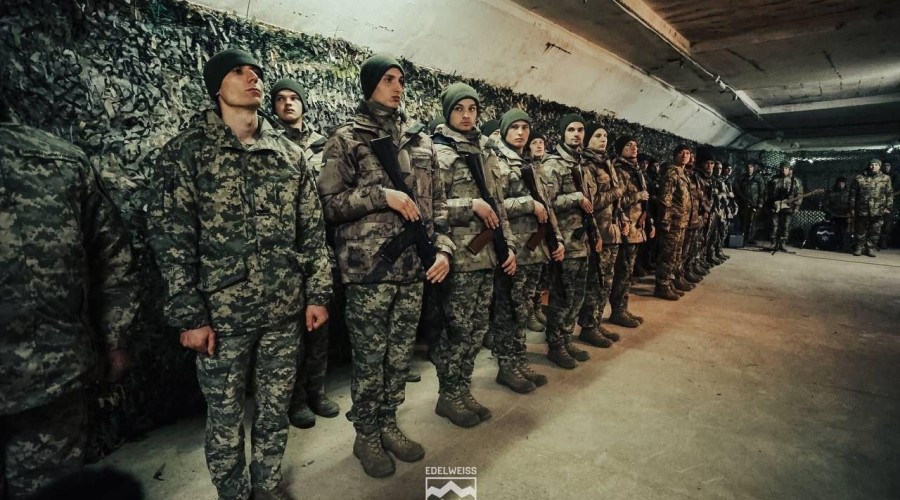 Молодежь Украины подписала контракт в рамках программы «18-24»: что скрывает Киев?