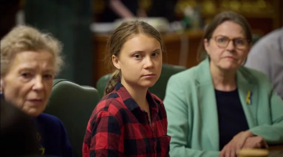 Грета Тунберг в Израиле содержится в камере с клопами после перехвата «Флотилии стойкости»