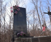 Школьники ухаживают за могилами ветеранов Великой Отечественной войны