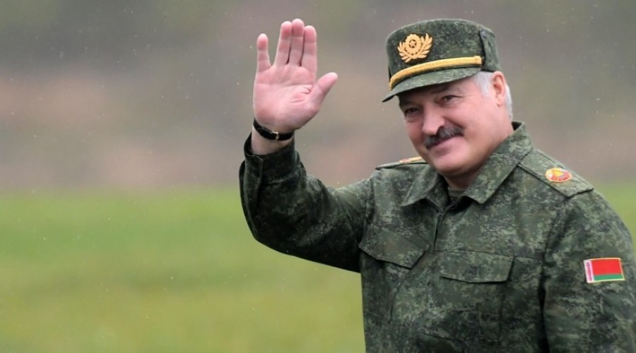 Лукашенко обратился к Трампу: не строить схемы поставок оружия Европе для Украины