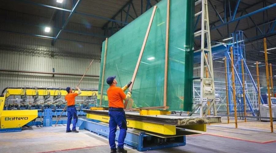 Новая линия полированного стекла запущена в Клину: 600 тонн в сутки и экологичные технологии