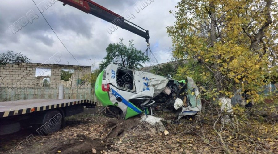 В Карагаше разбилась машина ДПС: один инспектор погиб, второй в реанимации