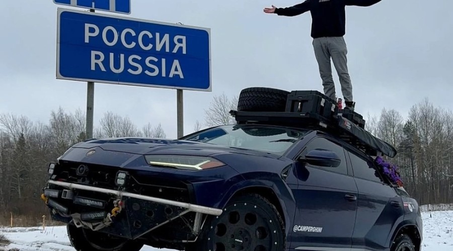 Американский блогер едет через Россию на Lamborghini, ночуя в авто